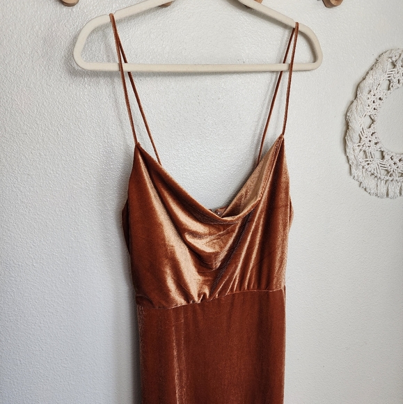 After Six Cowl-Neck Velvet Maxi Dress With Pockets In Golden Almond - Picture 4 of 12